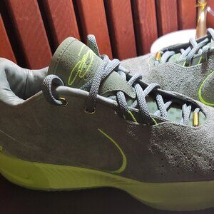 Men's Nike Lebron XXI Basketball Shoes Size 11.5 Brand New!